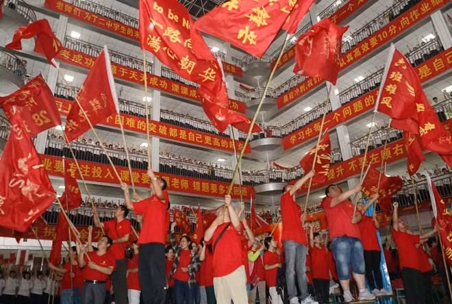 hoc sinh trung quoc hoc va thi “dien cuong” do ap luc qua lon hinh 3