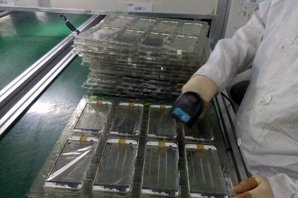 Bức hình này được cho là chụp cảnh sản xuất iPhone 6S trong nhà máy của Foxconn