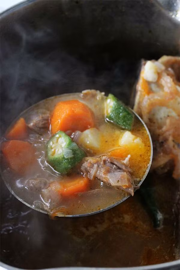 Cách nấu canh thịt bò hầm rau củ thơm ngon cho những ngày mưa - Ảnh 12