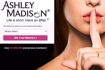 33 triệu người "run rẩy" vì sợ lộ chuyện ngoại tình