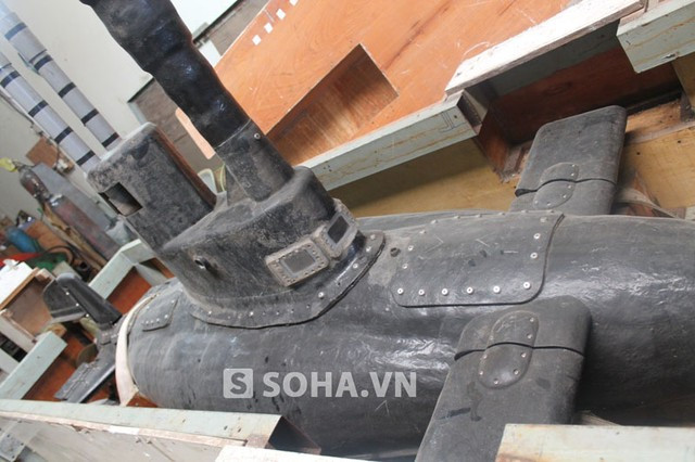 Tàu ngầm của ông Phan Bội Trân có gì đặc biệt? ảnh 2 Toàn thân bên ngoài tàu ngầm Yết Kiêu 1