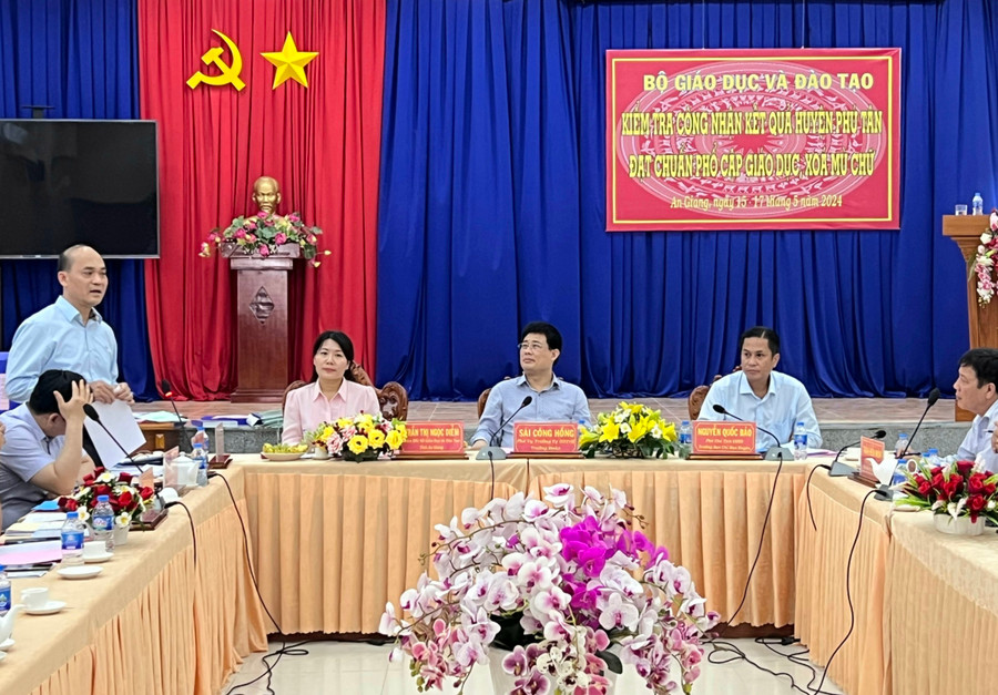 Bộ GD&ĐT kiểm tra công nhận đạt chuẩn PCGD-XMC tại An Giang.