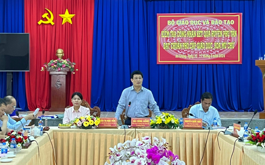 Ông Sái Công Hồng - Phó Vụ trưởng, Vụ GDTrH (Bộ GD&amp;ĐT) phát biểu tại buổi làm việc.