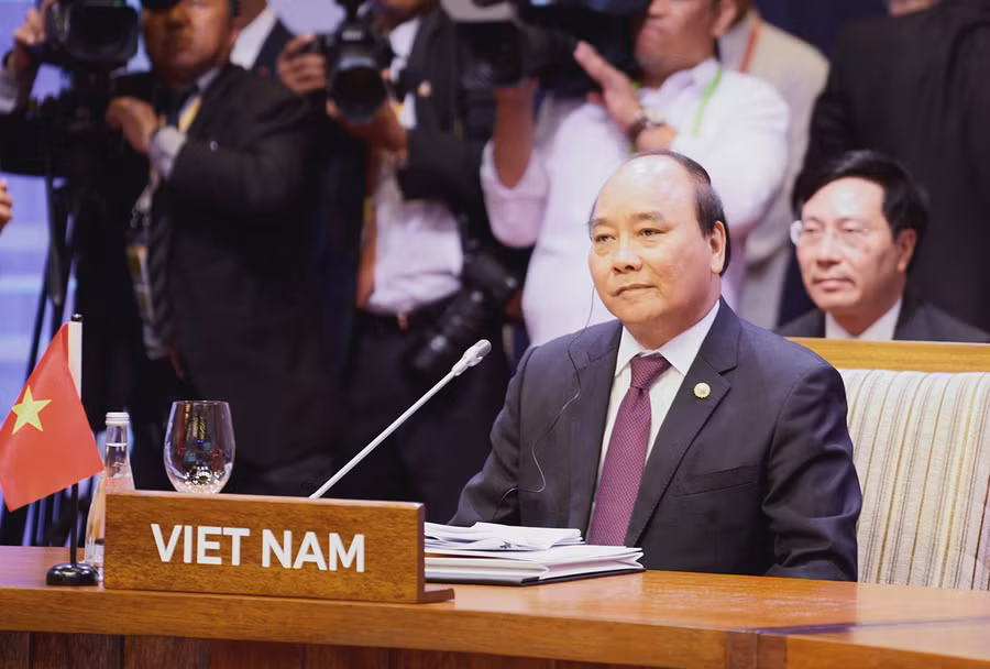 Thủ tướng Nguyễn Xuân Phúc dự phiên họp hẹp,Hội nghị Cấp cao ASEAN lần thứ 30 tại Trung tâm Hội nghị Quốc tế, Thủ đô Manila, Philippines. Ảnh: VGP