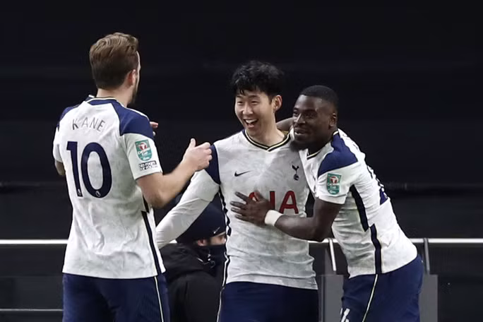 Son Heung-min nhân đôi cách biệt cho chủ nhà