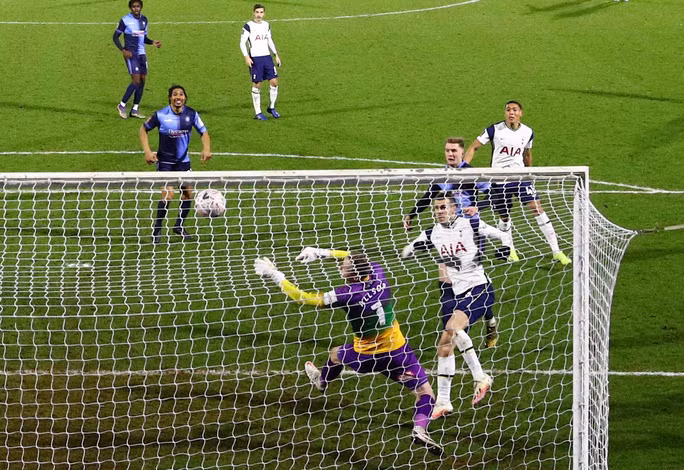 ... ghi bàn gỡ hòa 1-1 cho Tottenham