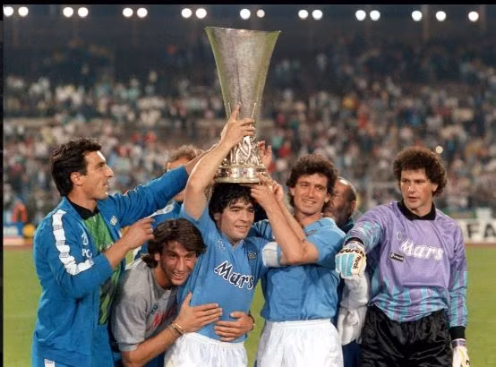 Thành phố Naples sẽ không bao giờ quên huyền thoại người Argentina.