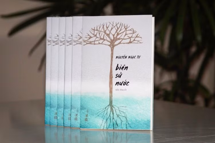 Biên sử nước là cuốn tiểu thuyết mỏng với 125 trang. Ảnh: Phanbook