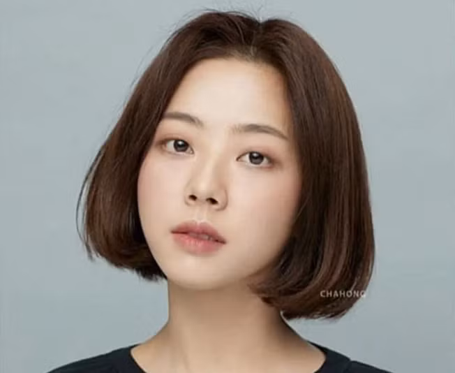 5 kiểu tóc ngắn uốn cụp cho nàng gương mặt V-line thon gọn ảnh 4