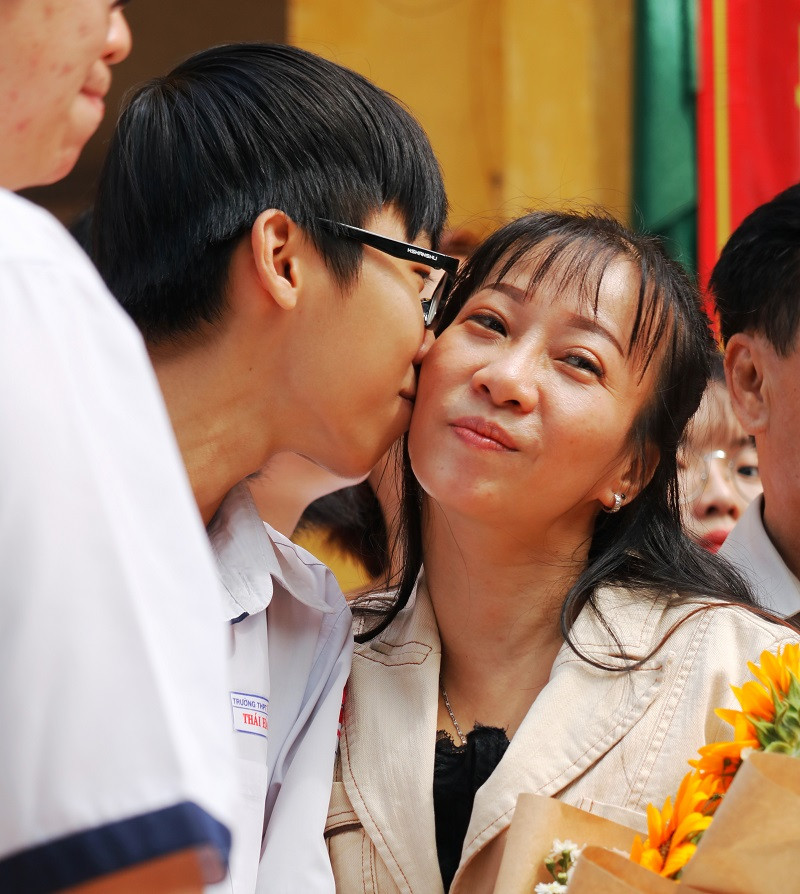 Thay cho lời muốn nói với đấng sinh thành.