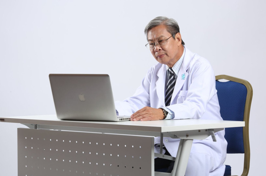 GS.TS Đặng Vạn Phước - Trưởng khoa Khoa Y, Đại học Quốc gia TPHCM, Chủ tịch Hội đồng Giáo sư ngành Y. Ảnh: NTCC