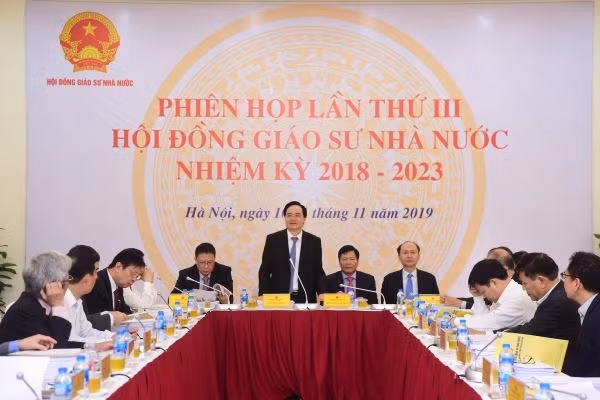 Hội đồng Giáo sư Nhà nước tổ chức kỳ họp lần thứ III .