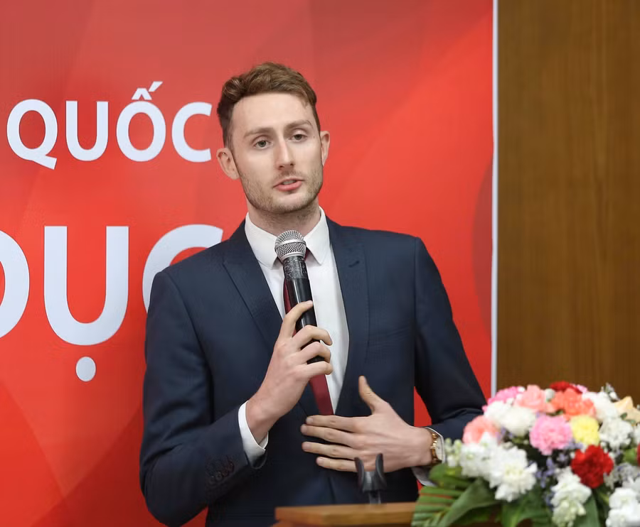 Ông Stewart Utley chia sẻ tại buổi họp báo.