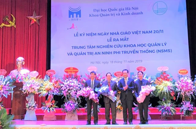 Ra mắt Ban lãnh đạo Trung tâm nghiên cứu Khoa học quản lý và Quản trị An ninh phi truyền thống.