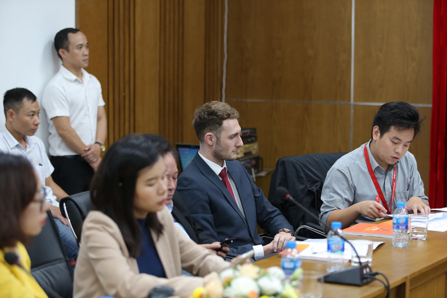 Các đại biểu tham dự họp báo