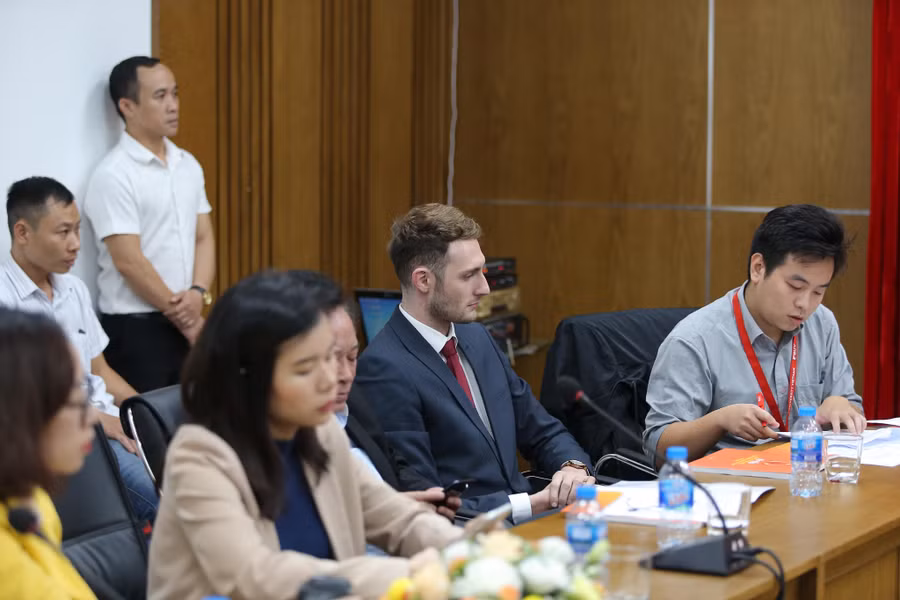 Các đại biểu tham dự họp báo