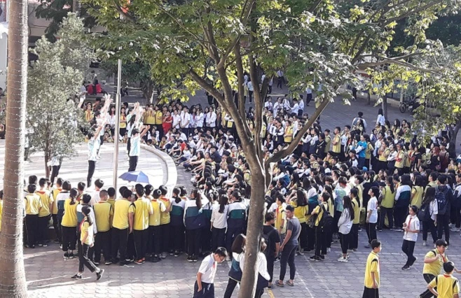 Học sinh nhảy flashmob, vẽ tranh chào đón ngày nhà giáo