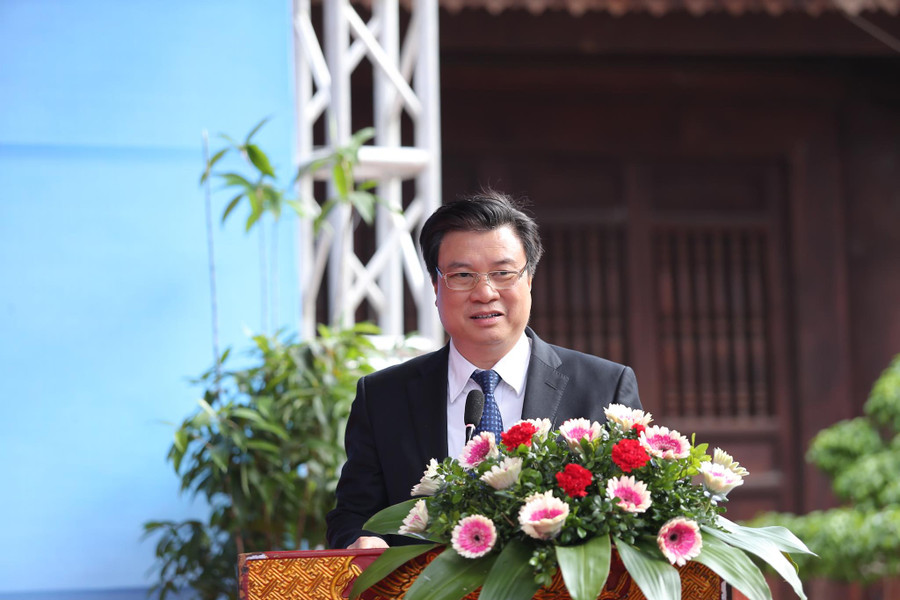 Thứ trưởng Nguyễn Hữu Độ phát biểu tại lễ tôn vinh “Nhà giáo của năm 2019”. Thứ trưởng Nguyễn Hữu Độ phát biểu tại lễ tôn vinh “Nhà giáo của năm 2019”.