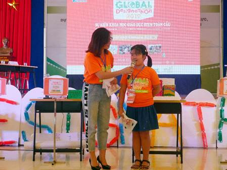 Nguyễn Ngọc Khánh – Lớp 3i Trường Tiểu học Ban Mai chia sẻ: “ Đây là năm thứ hai con tham gia sự kiện Global Children’s Designathon. Con cảm thấy đây là một sự kiện khoa học thực sự ý nghĩa, là nơi giúp con và các anh chị có thể trao đổi ý tưởng để cùng nhau đưa ra các sáng kiến giúp cuộc sống trở nên tốt đẹp hơn. Con được các anh chị hướng dẫn và tin tưởng, chỉ bảo con trong cách nghiên cứu khoa học” Nguyễn Ngọc Khánh – Lớp 3i Trường Tiểu học Ban Mai chia sẻ: “ Đây là năm thứ hai con tham gia sự kiện Global Children’s Designathon. Con cảm thấy đây là một sự kiện khoa học thực sự ý nghĩa, là nơi giúp con và các anh chị có thể trao đổi ý tưởng để cùng nhau đưa ra các sáng kiến giúp cuộc sống trở nên tốt đẹp hơn. Con được các anh chị hướng dẫn và tin tưởng, chỉ bảo con trong cách nghiên cứu khoa học”