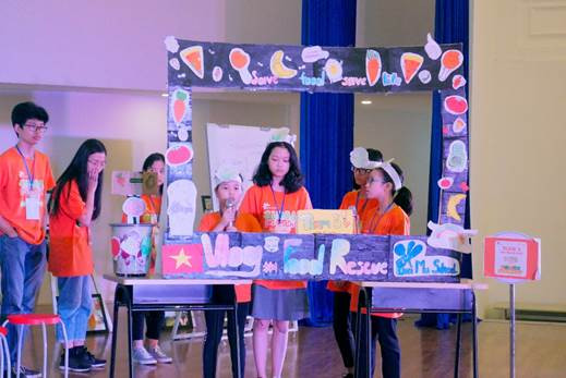 Giải cứu đồ ăn thừa bằng các thiết bị máy cảnh báo, đánh thức ý thức tự giác của con người, sử dụng hình thức báo cáo bằng Vlog, kết hợp đa dạng với minh họa bằng hình ảnh “Thức ăn hạnh phúc” - học sinh Ban Mai, giải nhì. Giải cứu đồ ăn thừa bằng các thiết bị máy cảnh báo, đánh thức ý thức tự giác của con người, sử dụng hình thức báo cáo bằng Vlog, kết hợp đa dạng với minh họa bằng hình ảnh “Thức ăn hạnh phúc” - học sinh Ban Mai, giải nhì.