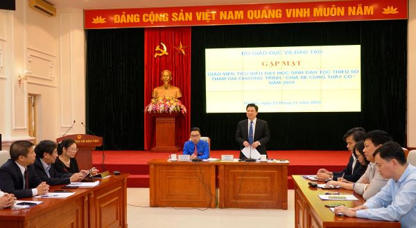 Thứ trưởng Bộ GD&ĐT Nguyễn Hữu Độ phát biểu tại buổi gặp mặt. Thứ trưởng Bộ GD&ĐT Nguyễn Hữu Độ phát biểu tại buổi gặp mặt.