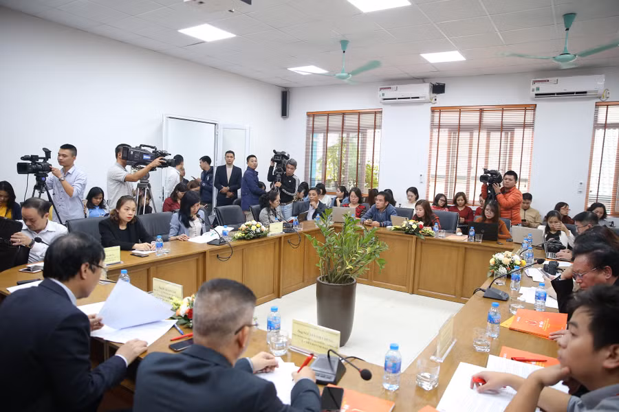 Quang cảnh họp báo.