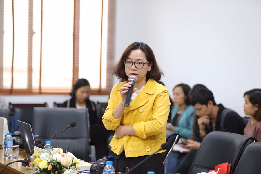 Phóng viên Minh Nguyệt - Nhà báo và Công Luận đặt câu hỏi với Ban tổ chức Giải.