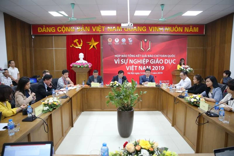 Quang cảnh buổi họp báo.