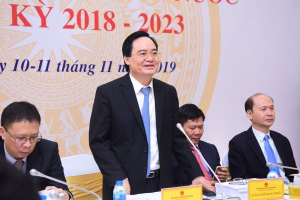 Bộ trưởng Bộ GD&DT Phùng Xuân Nhạ chủ trì kỳ họp.