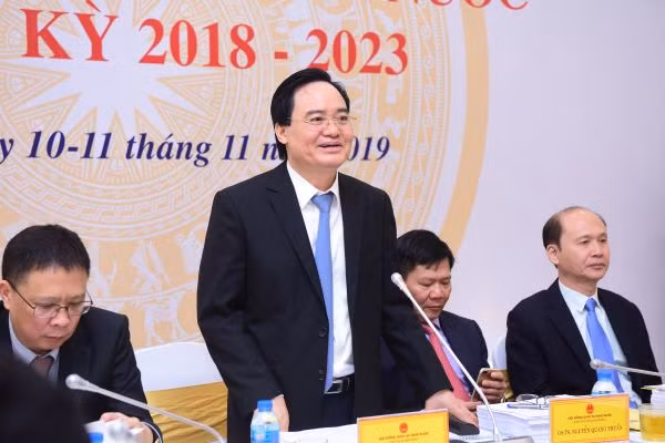 Bộ trưởng Bộ GD&DT Phùng Xuân Nhạ chủ trì kỳ họp.