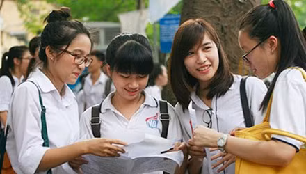 8 trường công bố điểm chuẩn và hàng ngàn chỉ tiêu nguyện vọng 2