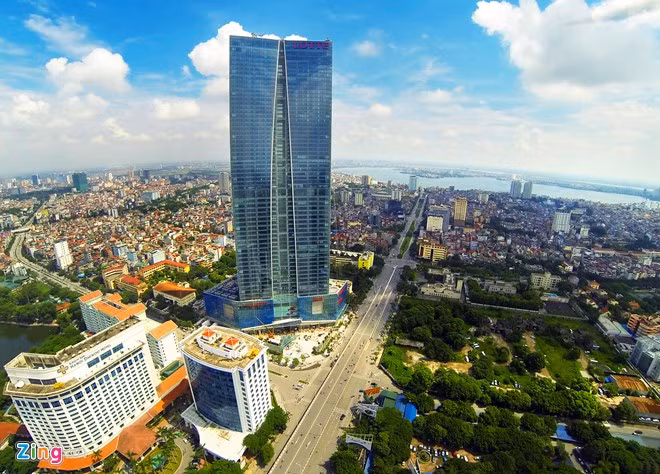 Khu vực quận Ba Đình nơi có tòa nhà Lotte Hanoi Center mới khánh thành vào dịp 2/9/2014. Tòa nhà 65 tầng (267 m) này trở thành công trình cao thứ nhì ở Việt Nam. Tổng vốn đầu tư lên đến hơn 400 triệu USD. Ảnh: Anh Tuấn. Xem thêm: Ảnh tòa tháp cao thứ nhì Việt Nam Hà Nội hiện đại nhìn từ trên cao