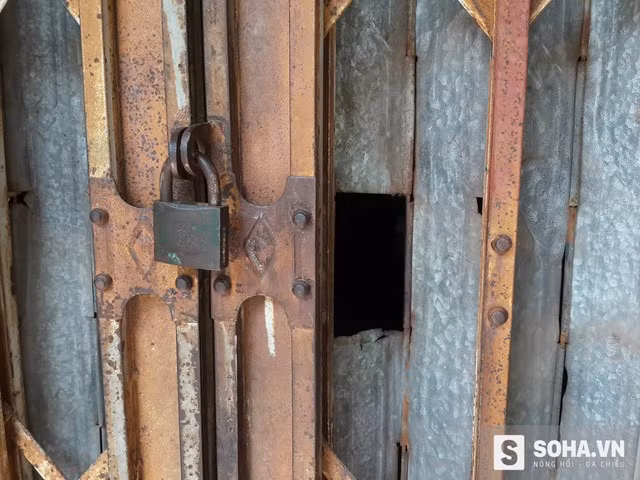  Theo con gái bà N, việc anh H khóa cửa để bà ở trong nhà một mình là vì sợ bị mất trộm. 