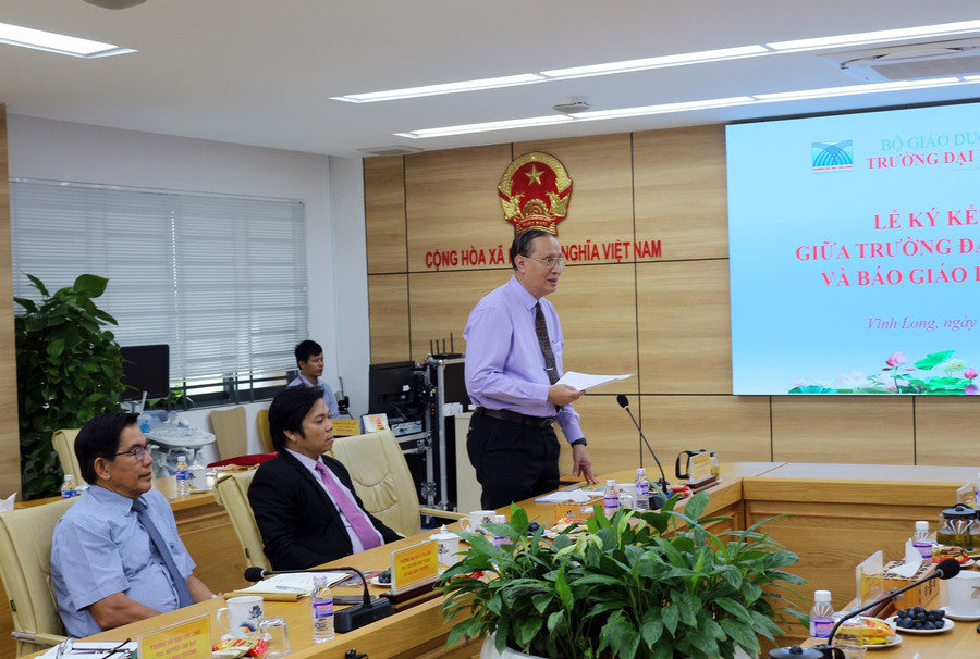 TS Nguyễn Thanh Dũng - Phó Hiệu trưởng Trường ĐH Cửu Long phát biểu tại buổi làm việc.