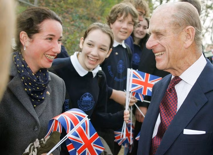 Những quy tắc bất di bất dịch khi gặp Nữ hoàng Anh ảnh 5