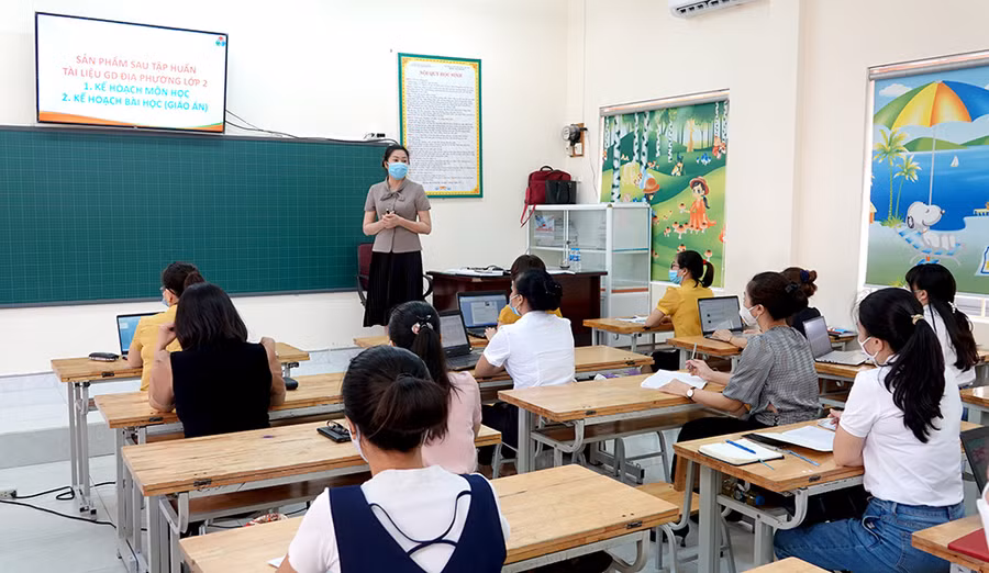 Sở GD&amp;ĐT Tuyên Quang tổ chức tập huấn sử dụng sách giáo khoa mới cho giáo viên. Ảnh: Internet