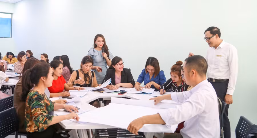 Một lớp tập huấn cho giáo viên phổ thông ở Đà Nẵng và các tỉnh Tây Nguyên. Ảnh: Internet