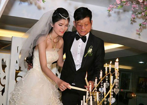 Bức ảnh cưới của Trần Lâm và Thu Hiền gây xôn xao cộng đồng mạng thời gian qua. Mô tả ảnh.