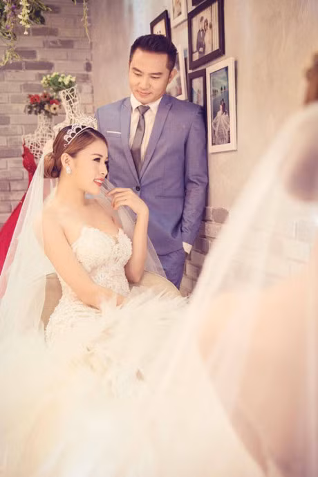 Em nuoi Hoai Linh ket hon voi ban gai kem 15 tuoi - Anh 1