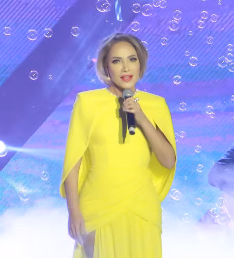 Nu ca si Thanh Ha nuot phai bong bong xa phong khi dien - Anh 3