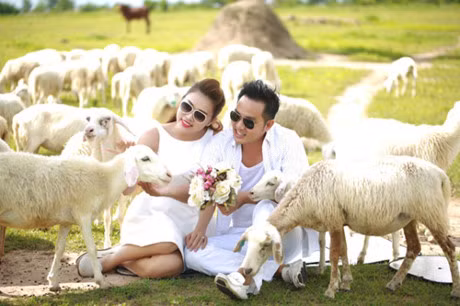 Em nuoi Hoai Linh ket hon voi ban gai kem 15 tuoi - Anh 10