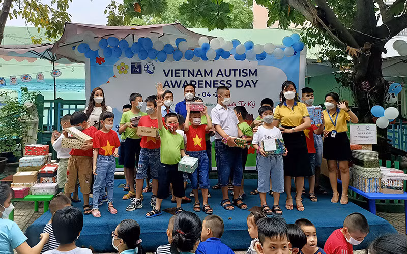 Các bạn nhỏ tham gia chương trình.