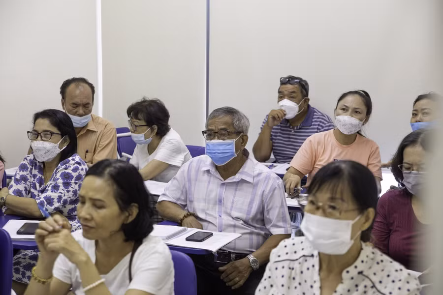 Lớp tiếng Anh dành cho các bậc cao niên.