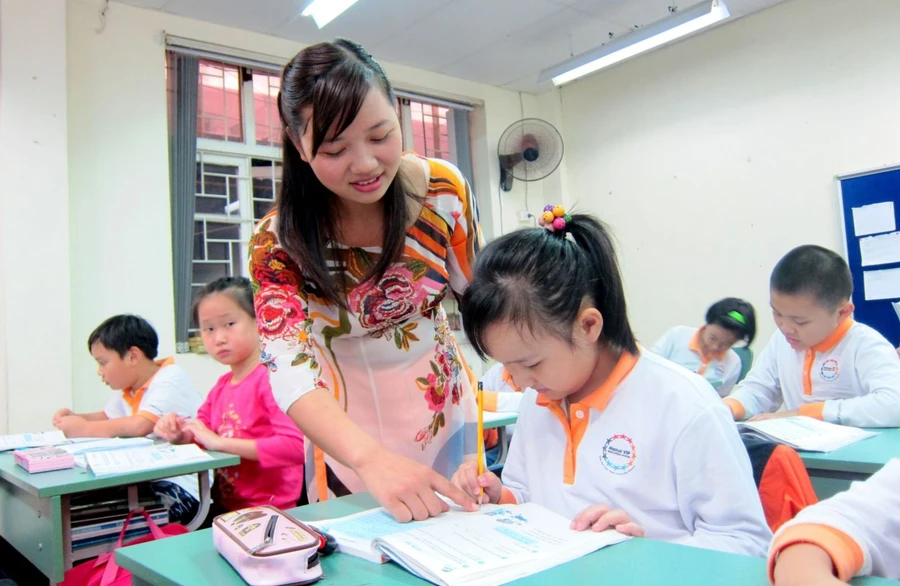 Công văn mới ban hành nhằm bảo đảm quyền lợi tối đa, chính đáng cho các thầy cô giáo. Ảnh: INT