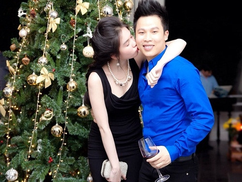 Lộ ảnh Vũ Khắc Tiệp ôm hôn Ngọc Trinh đắm đuối - Ảnh 3