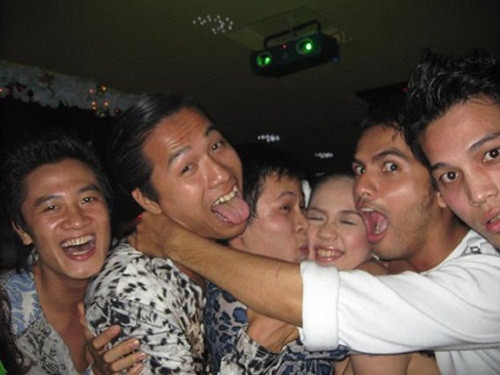 Lộ ảnh Vũ Khắc Tiệp ôm hôn Ngọc Trinh đắm đuối - Ảnh 2