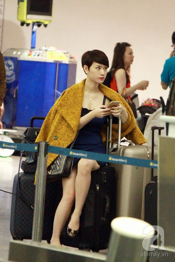Vợ chồng Trà My tình cảm tại sân bay Tân Sơn Nhất Vợ chồng Trà My tình cảm tại sân bay Tân Sơn Nhất