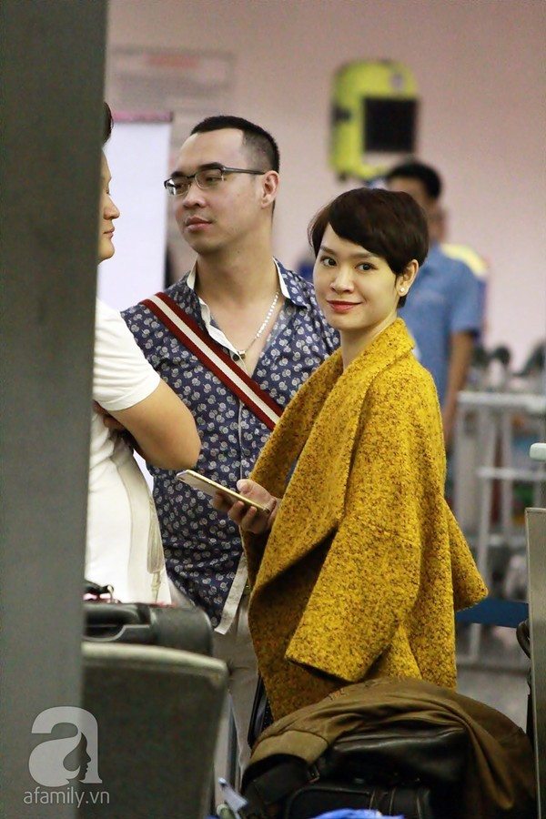 Vợ chồng Trà My tình cảm tại sân bay Tân Sơn Nhất Vợ chồng Trà My tình cảm tại sân bay Tân Sơn Nhất