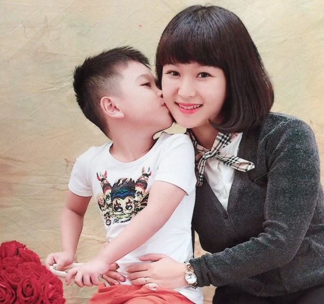 Quỳnh Tâm và con trai 8 tuổi. Ảnh: Nhân vật cung cấp. Bà mẹ U30 Hải Dương gặp nhiều rắc rối vì quá trẻ