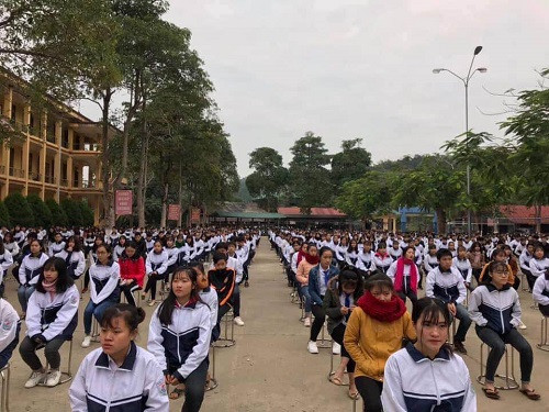 Học sinh toàn trường trong lễ ra quân Chương trình Tình nguyện mùa đông 2018 - Xuân tình nguyện 2019.